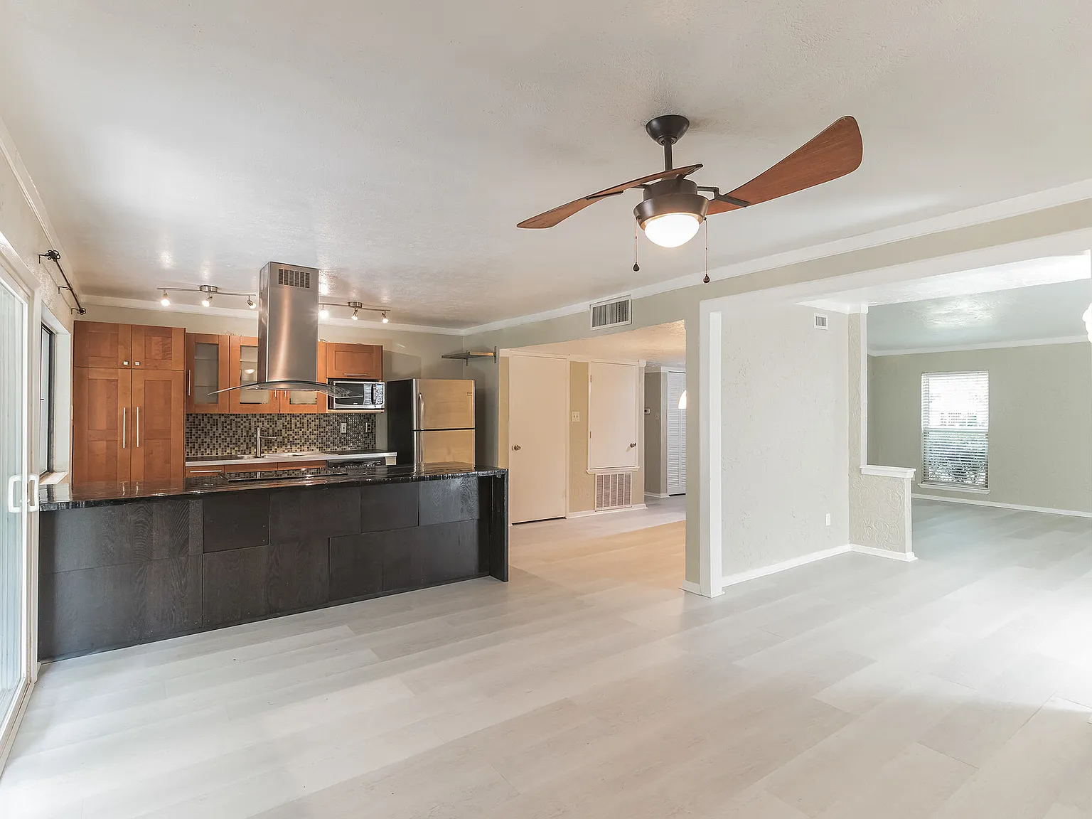 3 bed, 1674 sqft, $2,200 — Photo 3