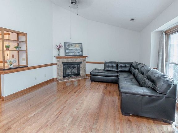 4th image of 200 Woodcroft Pkwy #60B