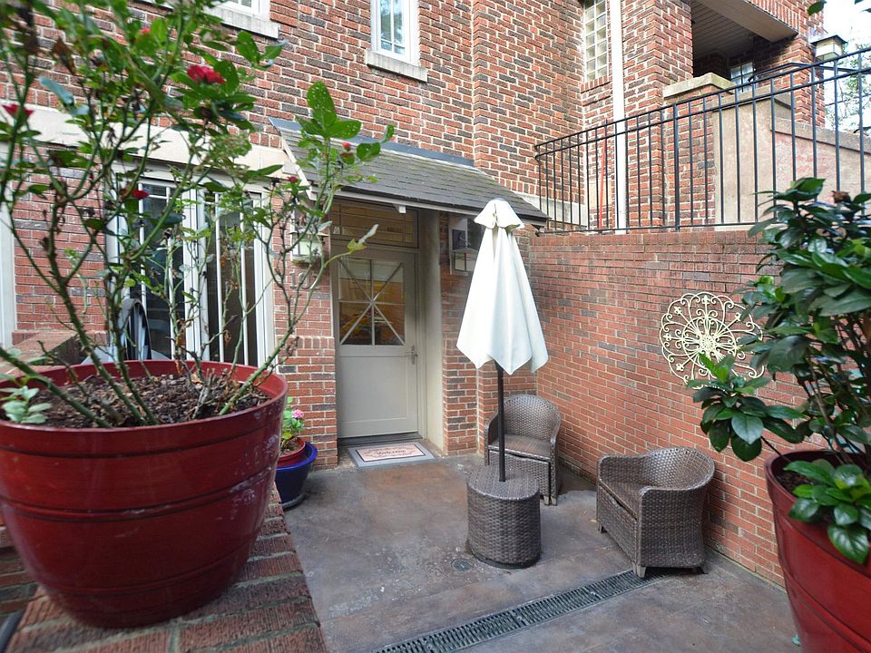 1st image of 325 Hampton Ave Unit 102