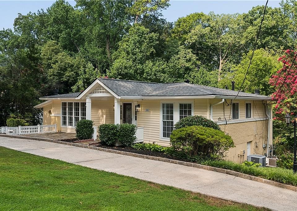 1st image of 1055 Lee Cir NE