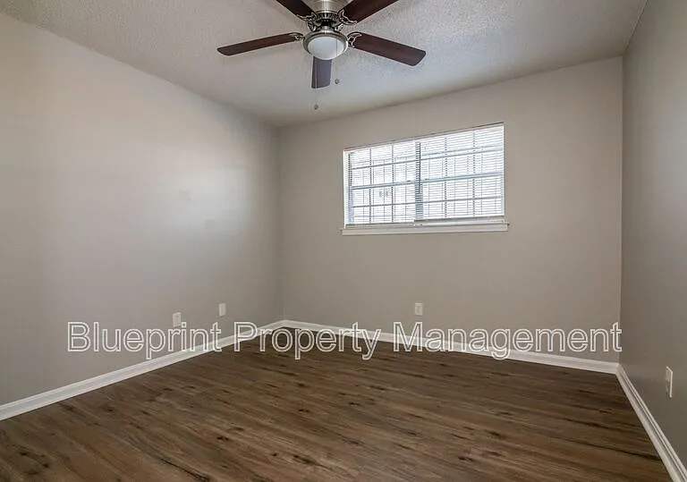 1917 18th Pl N — Photo 9