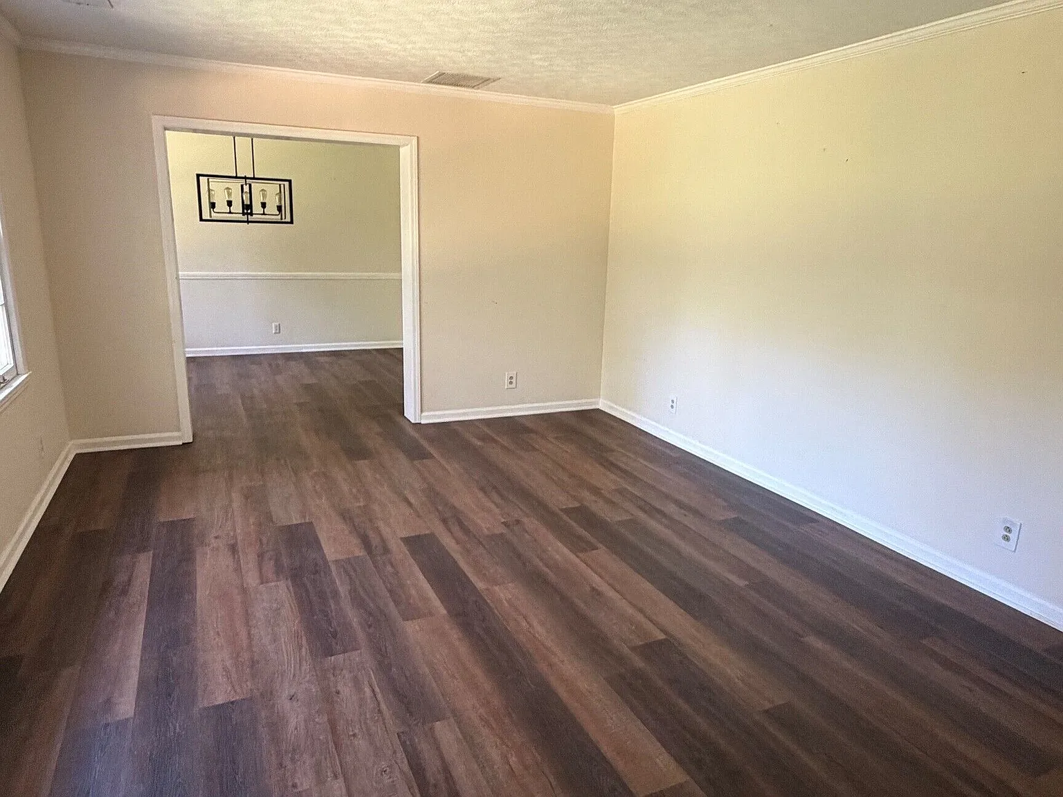 4 bed, 3.0 bath, 2618 sqft, $2,300 — Photo 3