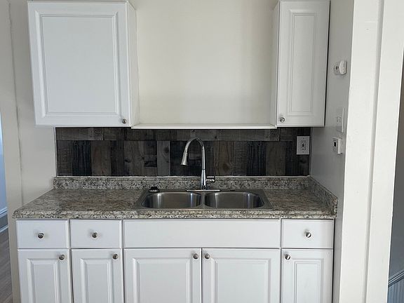 2nd image of 1924 E 123rd St