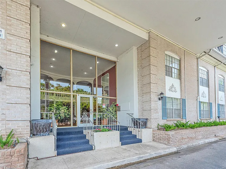 2601 Bellefontaine St #B309 — Photo 31