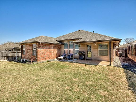 3rd image of 2108 Diana Dr