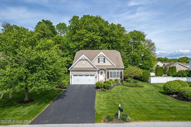 2nd image of 7 Brighton Drive