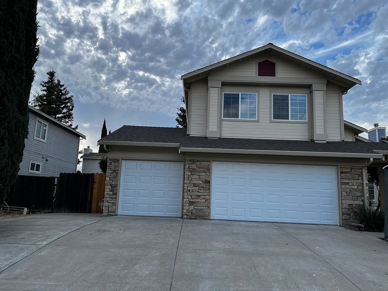 4 bed, 2.5 bath, 1980 sqft, $4,250 — Photo 1