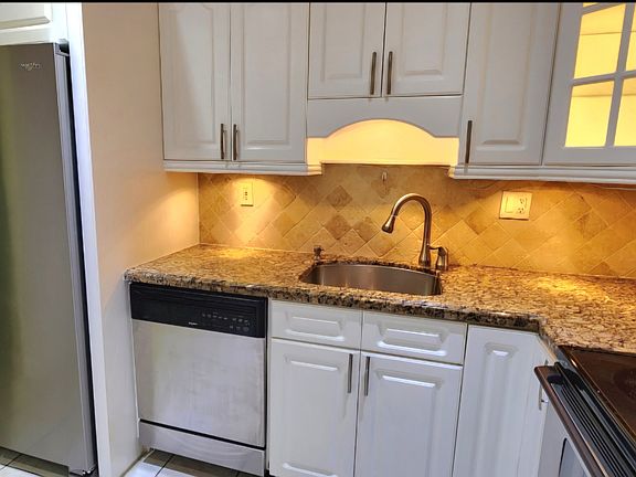 3rd image of G104-7480 Miami Lakes Dr E
