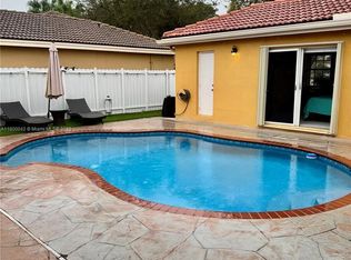 685 SW 198th Ter #685, Hollywood, FL 33029