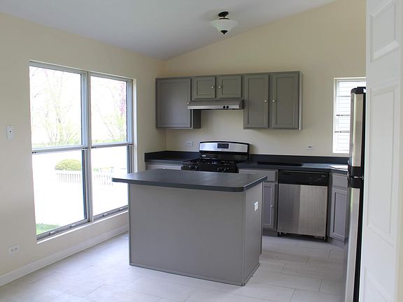 3rd image of 434 Larkspur Dr