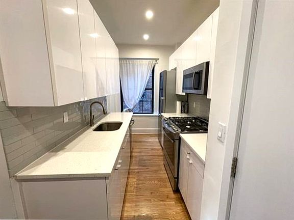 4th image of 230 E 71st St APT 4H