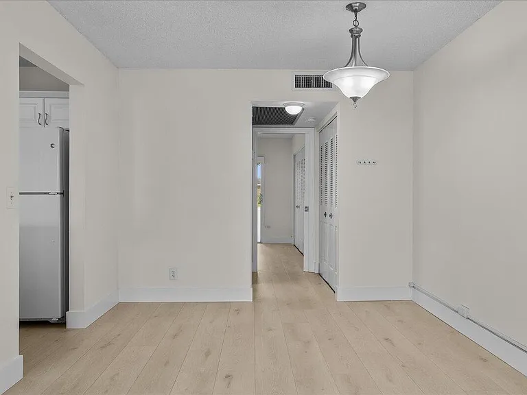142 Kent St #I — Photo 9