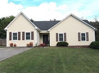 229 Creeksedge Ct, Winston Salem, NC 27105