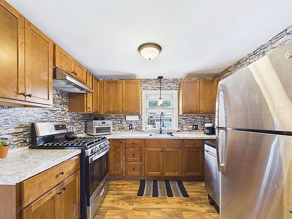 5th image of 21 Golf St