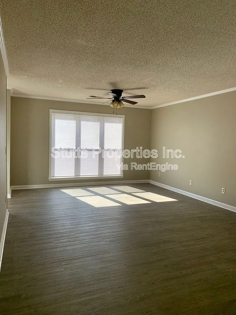 3450 Cloverdale Rd — Photo 4
