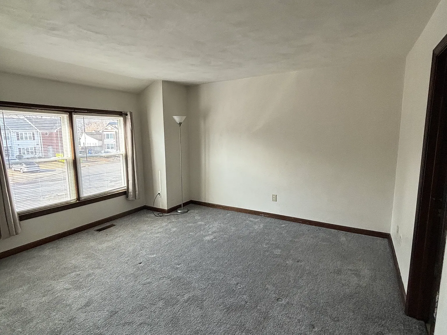 2 bed, 2.5 bath, 1412 sqft, $1,900 — Photo 2