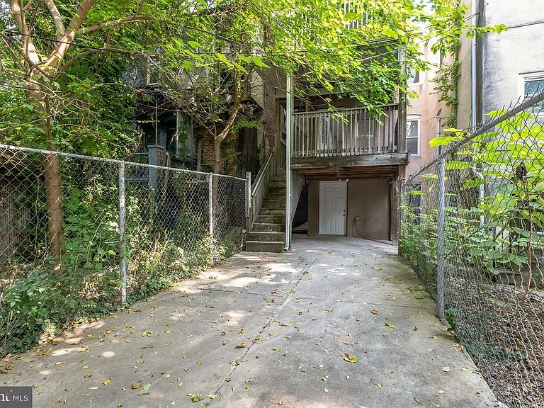 Hollins St — Photo 18