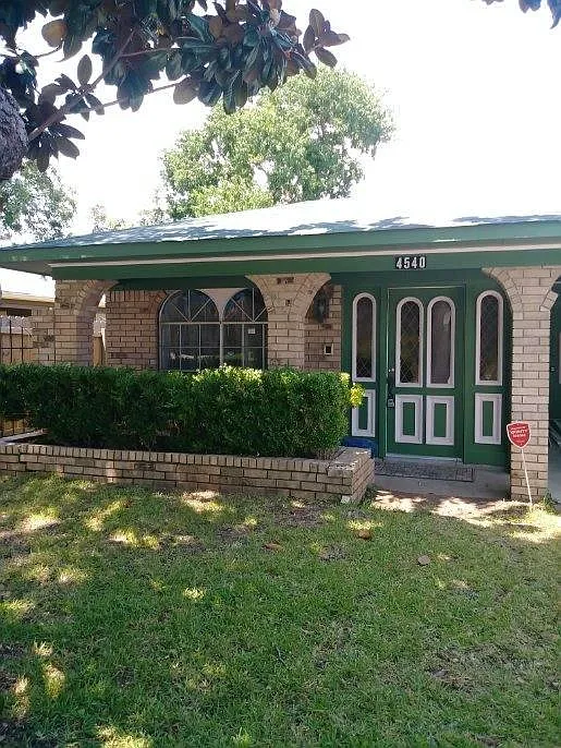 4 bed, 1808 sqft, $1,400 — Photo 1