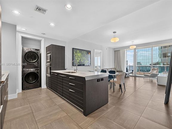 5th image of 200 Biscayne Boulevard Way APT 4711