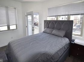 117 W Girard Ave