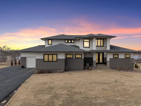 26183 Sunset Bluff Dr, Canistota, SD 57012