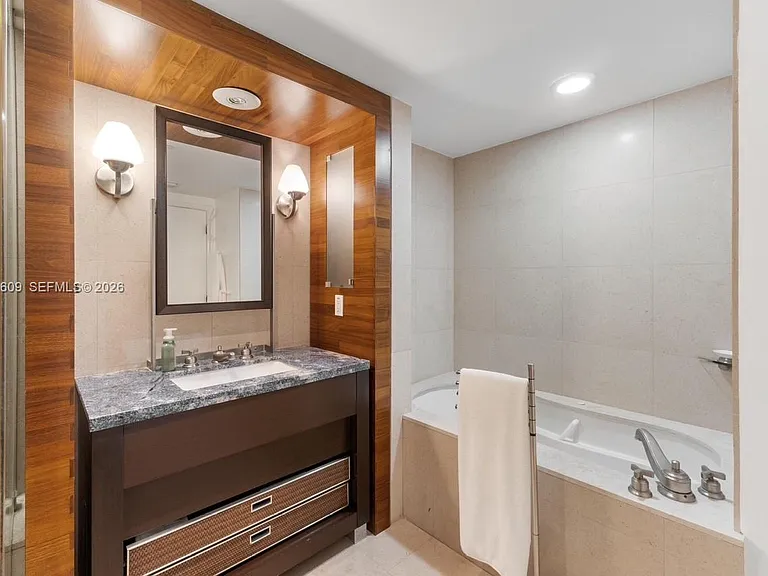 6801 Collins Ave #LPH10 — Photo 8