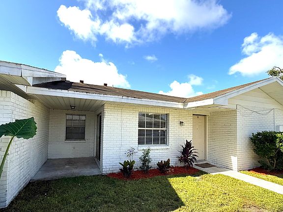 2nd image of 3249 Bloomingdale Villas Ct