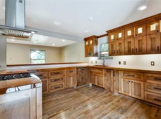 210 Lakeridge Dr, Dallas, TX 75218