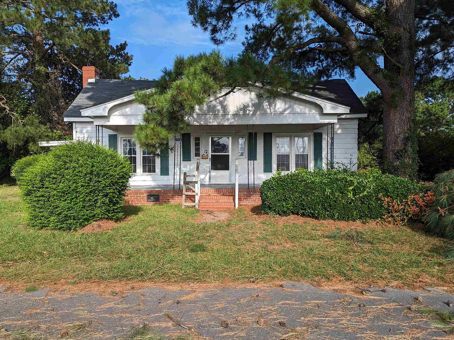 946 S Center St, Mount Olive, NC 28365 | Zillow