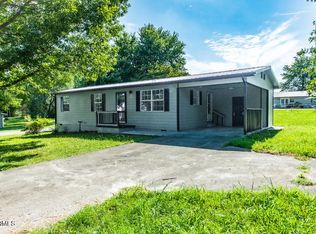 1004 Lincoln Dr, Madisonville, TN 37354