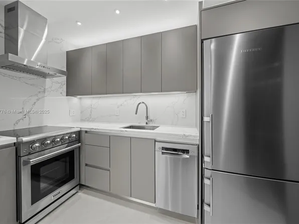 999 Brickell Bay Dr, Miami, FL