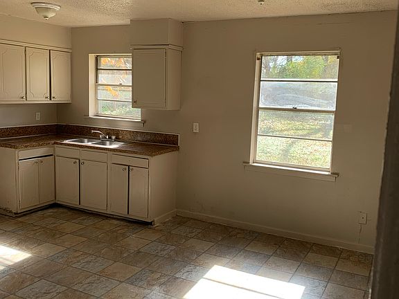 4th image of 205 Tanglewood Dr