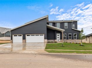 2624 Fairway Cir, Pea Ridge, AR 72751