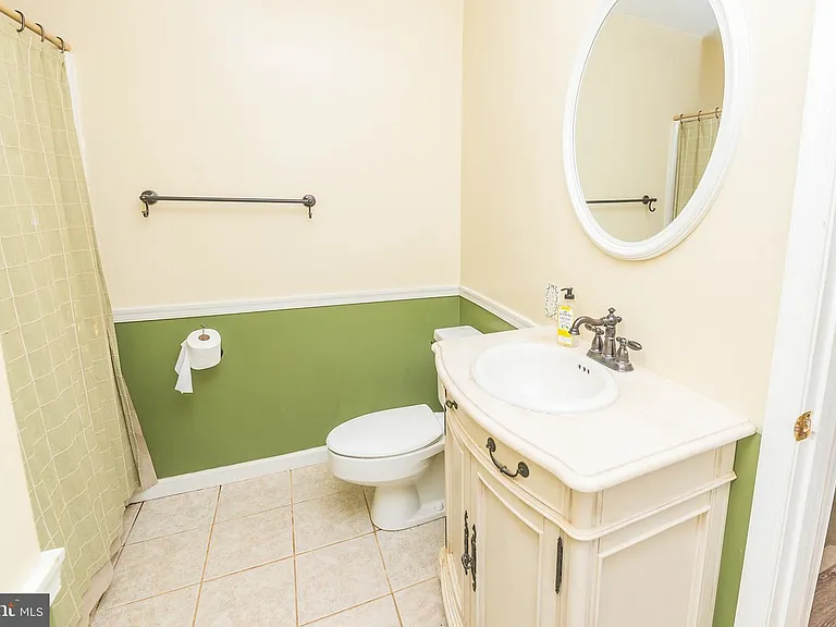28 Roger Ct — Photo 4