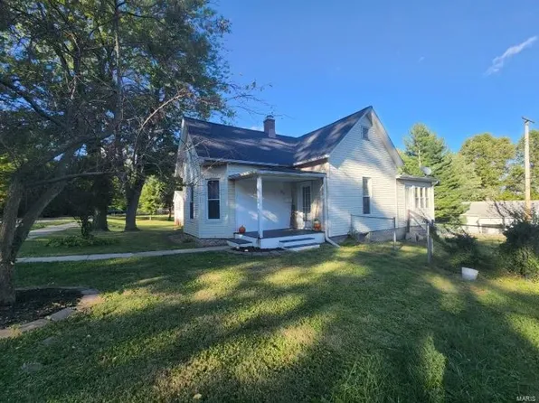 816 N Locust St, Greenville, IL 62246