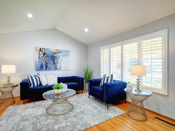 5th image of 2748 Grandview Dr