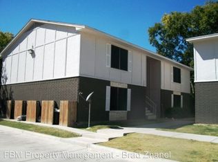 1207 N Clay St, Ennis, TX 75119