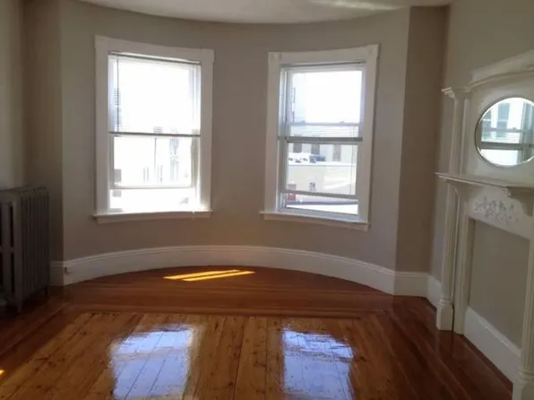 25 Johnson St #3, Lynn, MA 01902