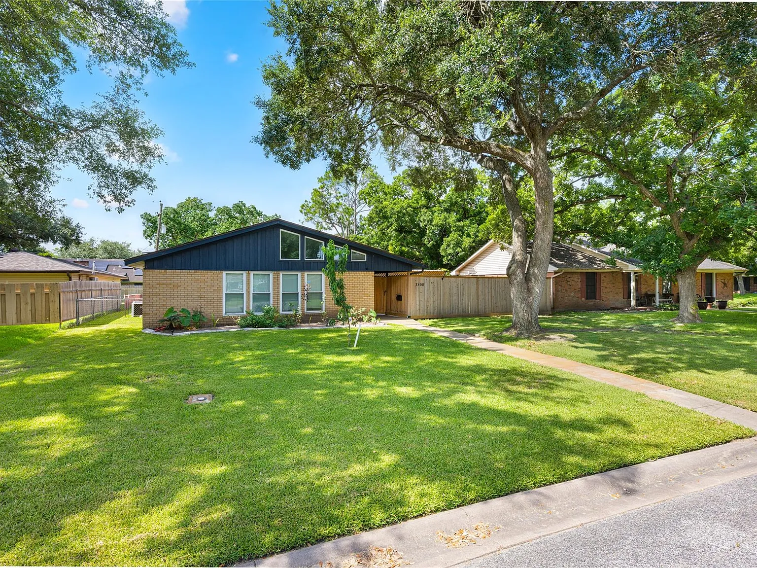 3 bed, 2.0 bath, 1539 sqft, $1,950 — Photo 2