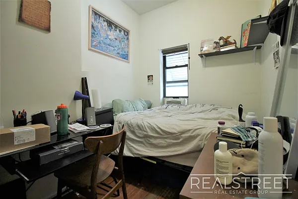 Rented by Real Street Inc | media 31