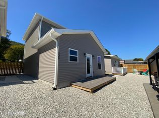 329 7th St, Lake City, TN 37769