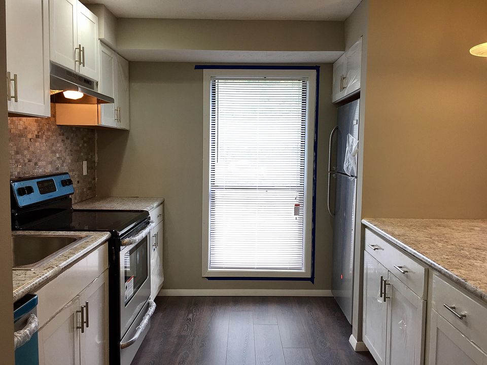 2nd image of 808 Wynnes Ridge Cir SE