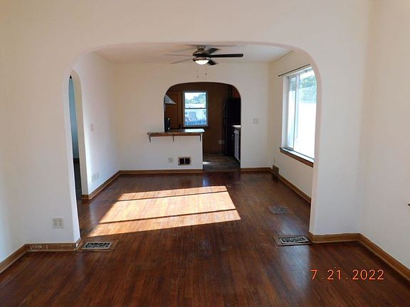 3rd image of 1417 W 3rd St