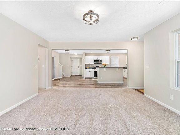 4th image of 3152 Hamlet Cir