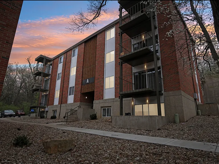 West Hills Apartments — Photo 15