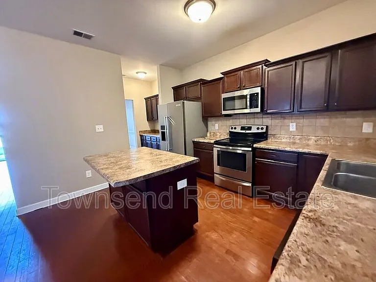 2817 Blockade Runner Dr — Photo 11