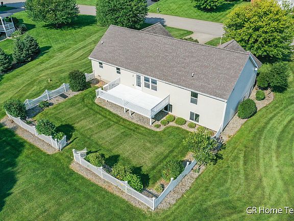 5th image of 9266 Stone View Dr NE