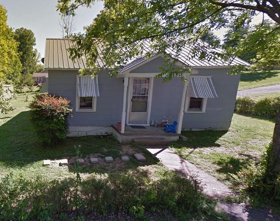 1st image of 213 Farris St NW