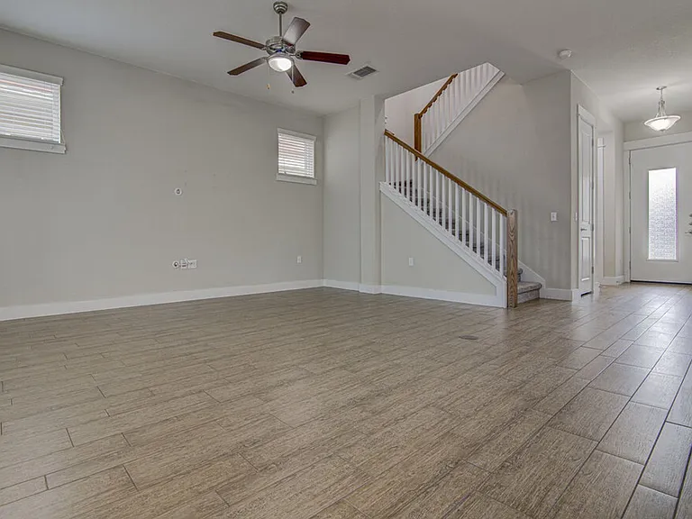 2409 Moreno St — Photo 3