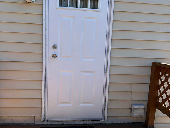 4th image of 9587 Bark Ridge Rd